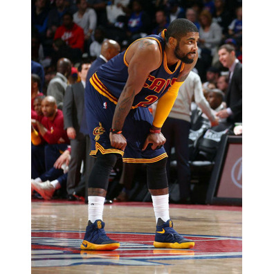 Kyrie 2 "Cavs" (447/ navy/yellow)