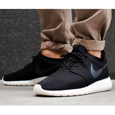 Nike Roshe One " Black Tux" (010/negro/blanco)