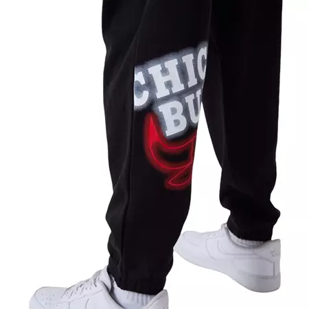 New Era NBA Chicago Bulls Logo Neon Jogger