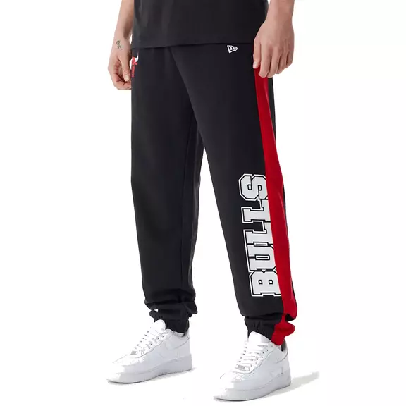 New Era NBA Chicago Bulls Large Graphic Joggers "Black"