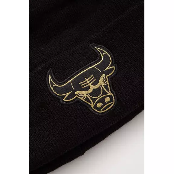 New Era NBA Chicago Bulls Metallic Badge Beanie