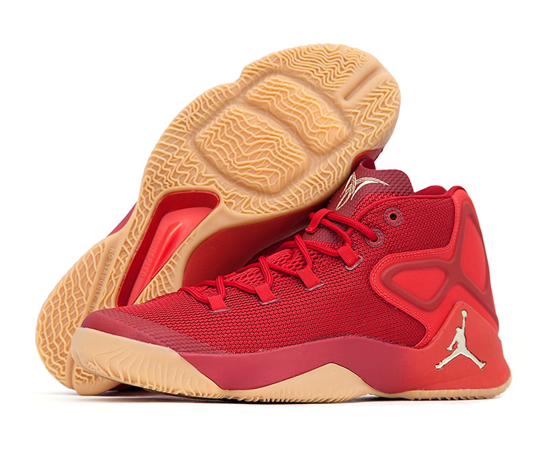 tenis jordan color camel