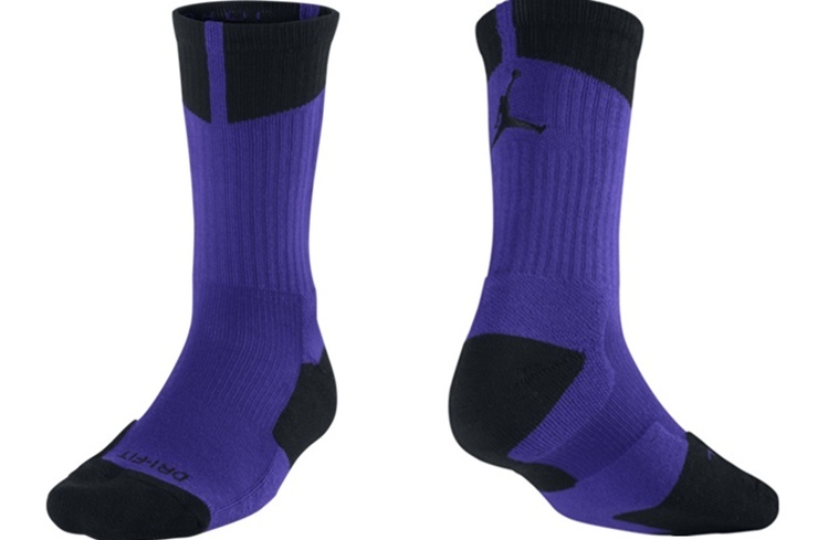 jordan negro con morado